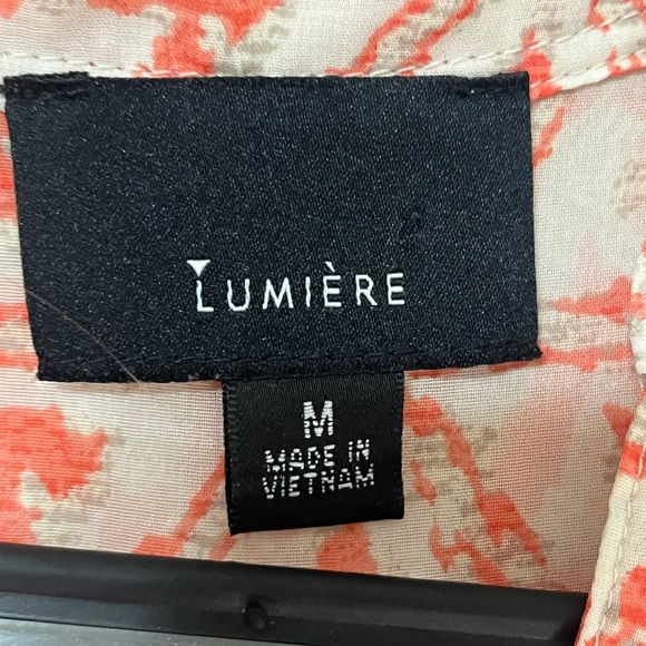 Lumiere triangle shapes looking sleeveless top. Size M (C) - Picture 2 of 4